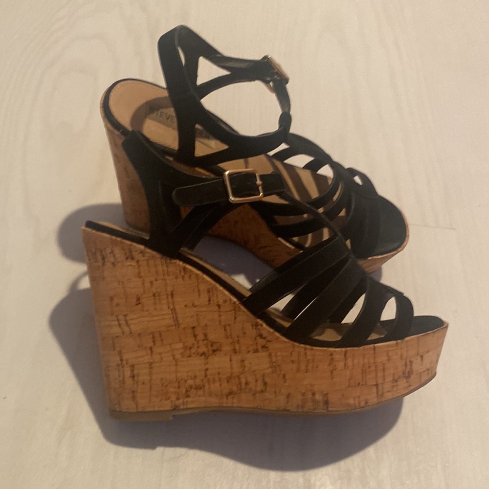 STEVE MADDEN 7M Black Strapped Platform Wedges - Picture 4 of 7